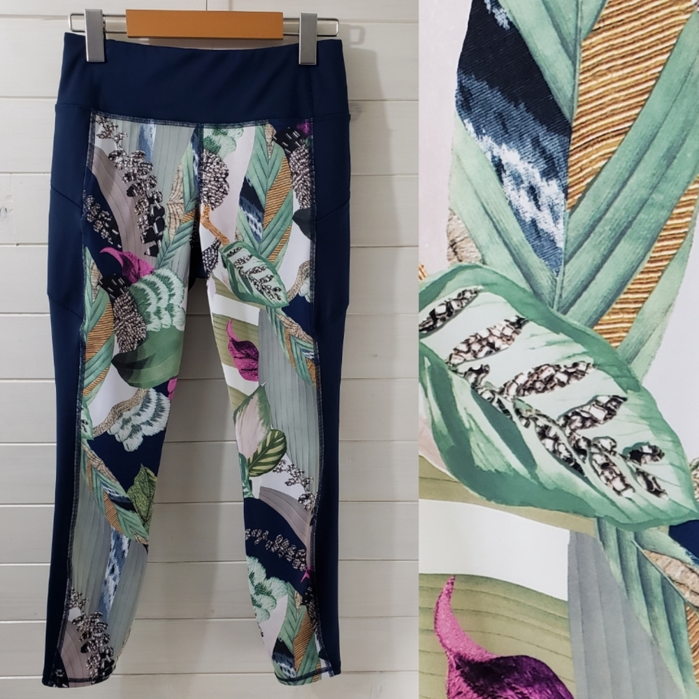 Athleta floral workout capris with zipper pockets
